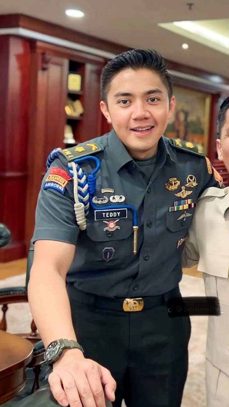 Mayor Teddy Indra Wijaya: Sosok Pemimpin Tangguh di Balik Seragam