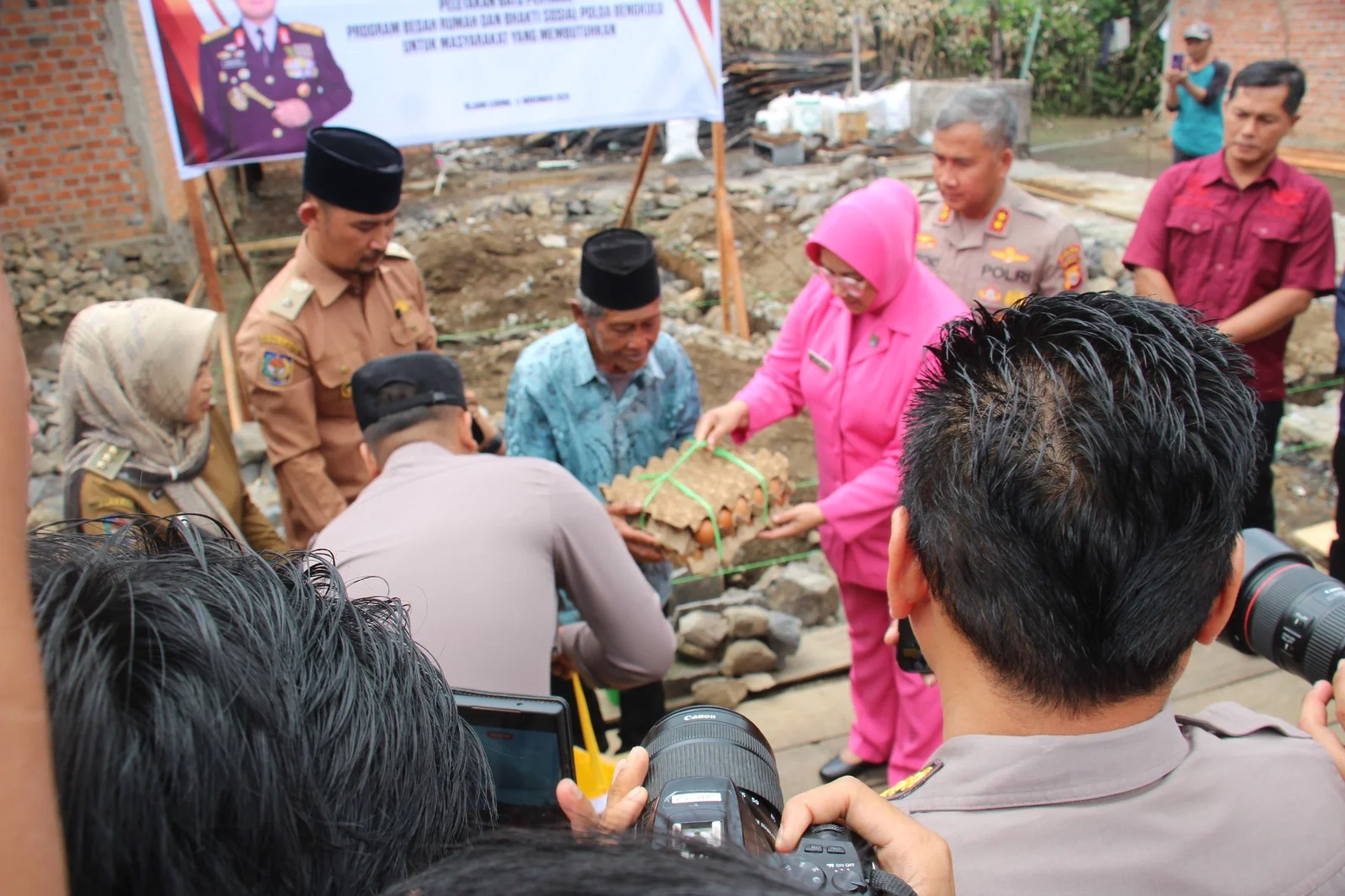 Polda Bengkulu Bantu Keluarga Korban Kebakaran Bangun Rumah Layak Huni